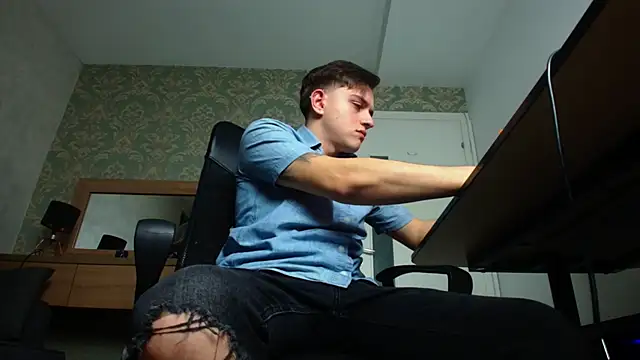 FelixStarkk online show from October 17, 2025, 4:04 am