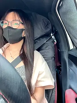 Linh 2004 online show from September 28, 2025, 5:46 am