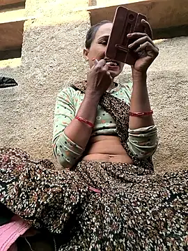 Snapshot of Hot_raaani chatting on December 15, 2025, 10:08 am Hot raaani online show from December 15, 2025, 10:08 am