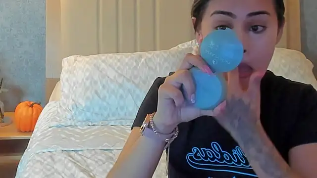 Emilly Beaumont online show from October 14, 2025, 11:44 am