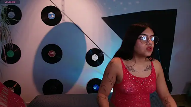 Snapshot of Lilith_and_Khloe chatting on September 19, 2025, 11:22 am Lilith and Khloe online show from September 19, 2025, 11:22 am