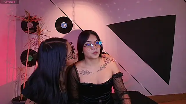 Snapshot of Lilith_and_Khloe chatting on November 8, 2025, 11:32 am Lilith and Khloe online show from November 8, 2025, 11:32 am