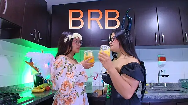 Snapshot of Lilith_and_Khloe chatting on November 11, 2025, 11:21 am Lilith and Khloe online show from November 11, 2025, 11:21 am