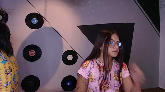 Snapshot of Lilith_and_Khloe chatting on November 25, 2025, 11:21 am Lilith and Khloe online show from November 25, 2025, 11:21 am