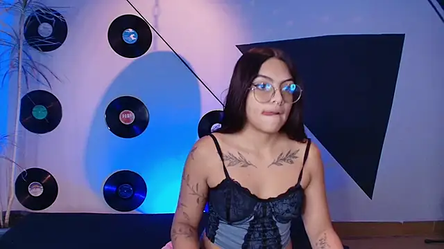 Snapshot of Lilith_and_Khloe chatting on December 3, 2025, 11:19 am Lilith and Khloe online show from December 3, 2025, 11:19 am