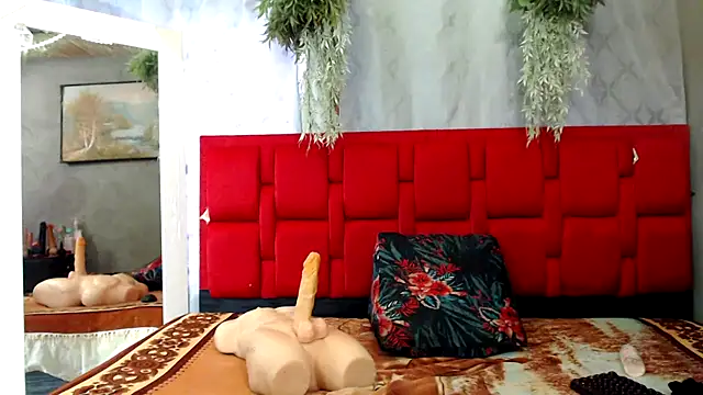 Leonora Lujan online show from November 5, 2025, 9:15 pm