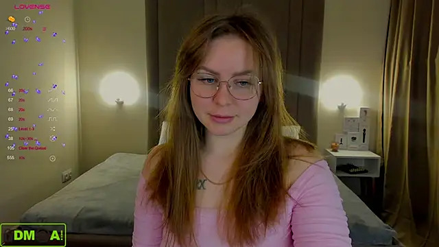 MikaBloom online show from November 30, 2025, 2:04 am