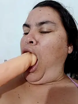 yaneth  online show from September 13, 2025, 11:26 pm