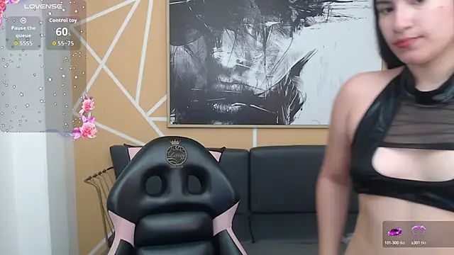 olivia russo  online show from November 22, 2025, 8:08 pm