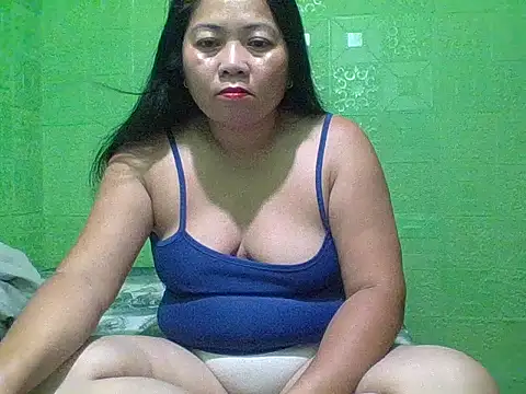 hottestmommm12345 online show from September 24, 2025, 8:45 pm