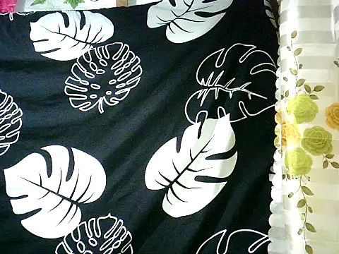 yuana25 online show from October 19, 2025, 9:43 am