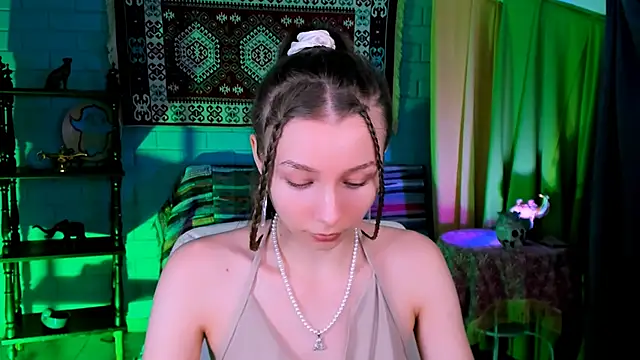 JulieDaniel online show from November 19, 2025, 8:14 am