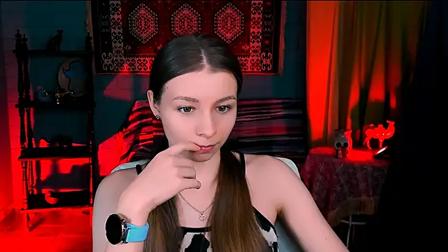 JulieDaniel online show from December 5, 2025, 4:21 am