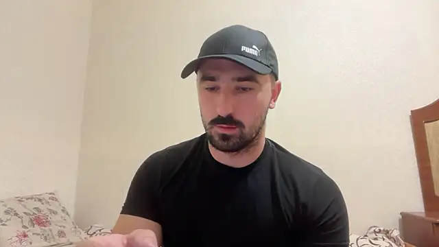 Snapshot of Hard_to_Obey chatting on October 16, 2025, 6:09 pm Hard to Obey online show from October 16, 2025, 6:09 pm