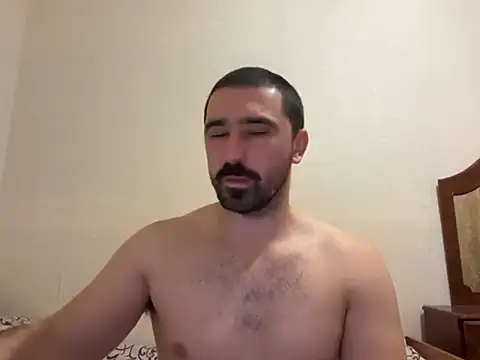 Snapshot of Hard_to_Obey chatting on November 7, 2025, 9:15 pm Hard to Obey online show from November 7, 2025, 9:15 pm