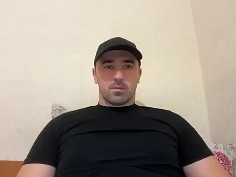 Snapshot of Hard_to_Obey chatting on November 14, 2025, 3:33 pm Hard to Obey online show from November 14, 2025, 3:33 pm