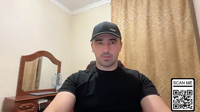 Snapshot of Hard_to_Obey chatting on December 2, 2025, 7:20 pm Hard to Obey online show from December 2, 2025, 7:20 pm