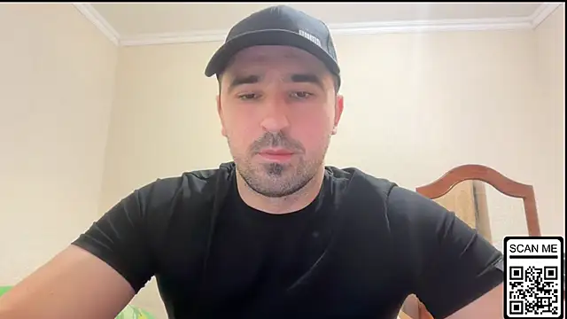 Snapshot of Hard_to_Obey chatting on December 5, 2025, 8:16 pm Hard to Obey online show from December 5, 2025, 8:16 pm