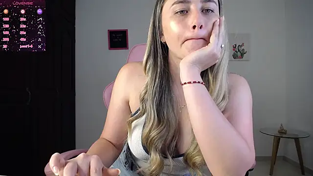 Snapshot of Veronika__Winslow_ chatting on September 18, 2025, 5:53 am Veronika Winslow online show from September 18, 2025, 5:53 am