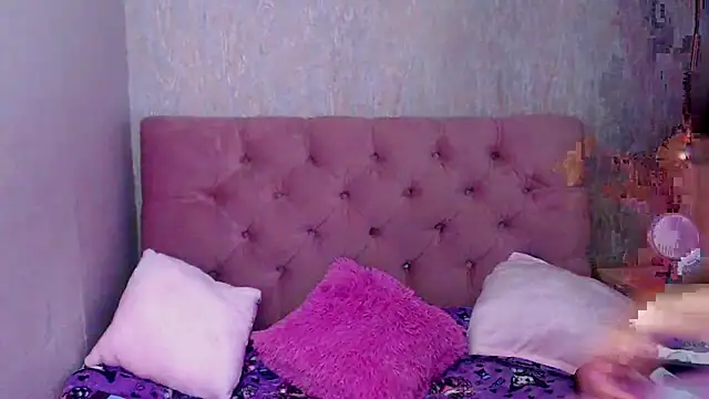 laurenelove online show from September 9, 2025, 3:06 am