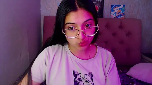 laurenelove online show from September 14, 2025, 12:32 am