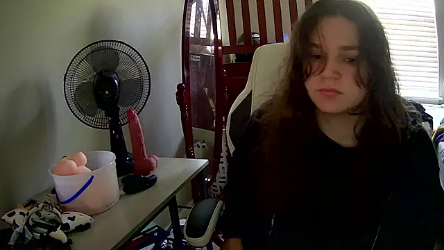 Elli-Ixby online show from November 14, 2025, 4:17 pm