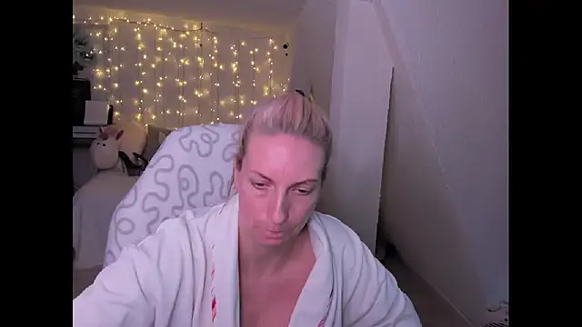 SexyJulia21 online show from December 14, 2024, 5:47 pm