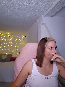 SexyJulia21 online show from February 10, 2025, 12:08 pm