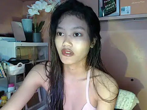 Snapshot of skinny_gracie chatting on October 7, 2025, 2:20 am skinny gracie online show from October 7, 2025, 2:20 am