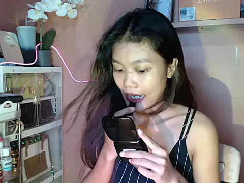 Snapshot of skinny_gracie chatting on October 20, 2025, 9:54 am skinny gracie online show from October 20, 2025, 9:54 am