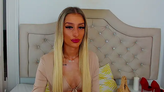 Snapshot of NatalieSensual chatting on November 19, 2025, 11:32 am NatalieSensual online show from November 19, 2025, 11:32 am