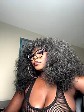 Snapshot of WomanNextdoor1 chatting on November 18, 2025, 11:58 am WomanNextdoor1 online show from November 18, 2025, 11:58 am