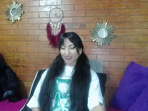 Snapshot of a_miss chatting on October 21, 2025, 10:32 pm a miss online show from October 21, 2025, 10:32 pm