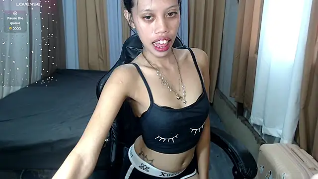 Snapshot of kourtneyluv_ chatting on October 15, 2025, 4:45 am kourtneyluv online show from October 15, 2025, 4:45 am