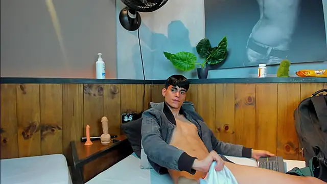 Snapshot of Dani_mc1 chatting on September 9, 2025, 12:05 pm Dani mc1 online show from September 9, 2025, 12:05 pm