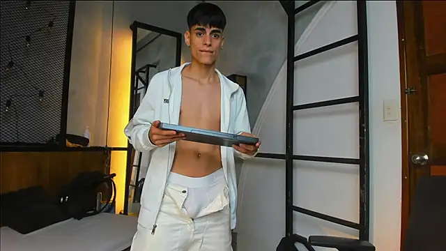 Snapshot of Dani_mc1 chatting on September 12, 2025, 11:32 am Dani mc1 online show from September 12, 2025, 11:32 am