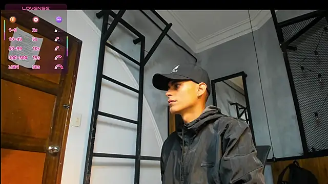 Snapshot of Dani_mc1 chatting on September 17, 2025, 11:23 am Dani mc1 online show from September 17, 2025, 11:23 am