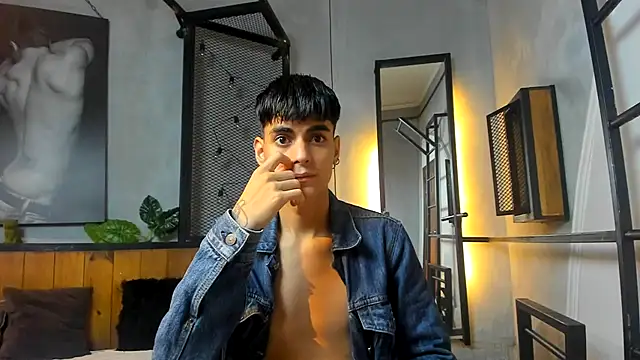 Snapshot of Dani_mc1 chatting on September 18, 2025, 11:45 am Dani mc1 online show from September 18, 2025, 11:45 am