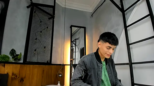 Snapshot of Dani_mc1 chatting on September 27, 2025, 11:15 am Dani mc1 online show from September 27, 2025, 11:15 am