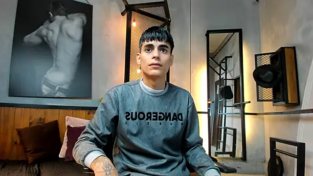 Snapshot of Dani_mc1 chatting on October 16, 2025, 11:22 am Dani mc1 online show from October 16, 2025, 11:22 am