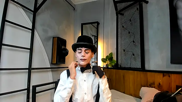 Snapshot of Dani_mc1 chatting on October 31, 2025, 11:55 am Dani mc1 online show from October 31, 2025, 11:55 am