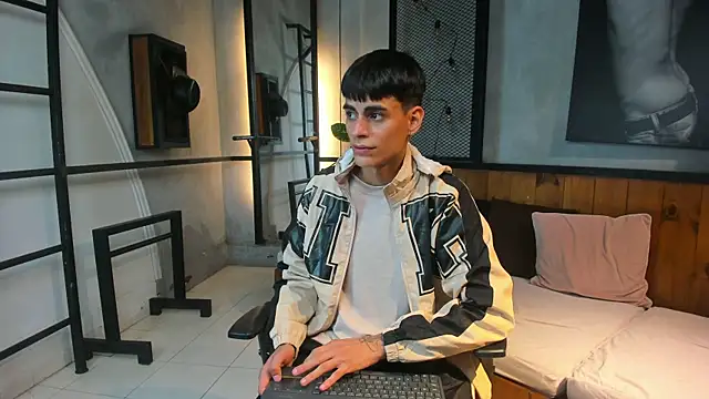 Snapshot of Dani_mc1 chatting on November 4, 2025, 11:53 am Dani mc1 online show from November 4, 2025, 11:53 am