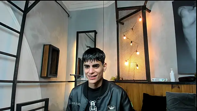 Snapshot of Dani_mc1 chatting on November 21, 2025, 11:31 am Dani mc1 online show from November 21, 2025, 11:31 am