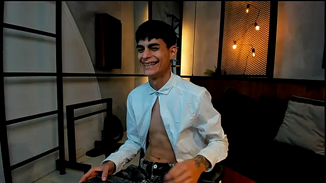 Snapshot of Dani_mc1 chatting on November 25, 2025, 11:21 am Dani mc1 online show from November 25, 2025, 11:21 am