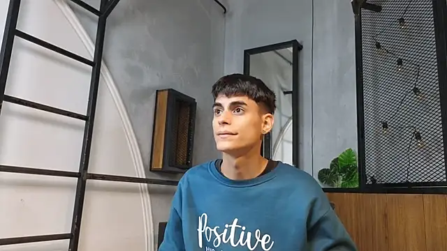 Snapshot of Dani_mc1 chatting on December 14, 2025, 11:48 am Dani mc1 online show from December 14, 2025, 11:48 am