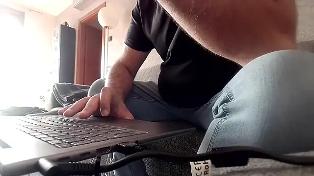 Snapshot of cucciolotto76 chatting on November 8, 2025, 11:21 am cucciolotto76 online show from November 8, 2025, 11:21 am