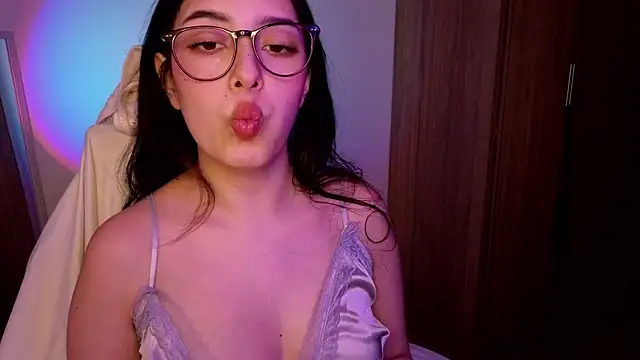 Snapshot of immisssilver chatting on September 10, 2025, 2:44 am immisssilver online show from September 10, 2025, 2:44 am