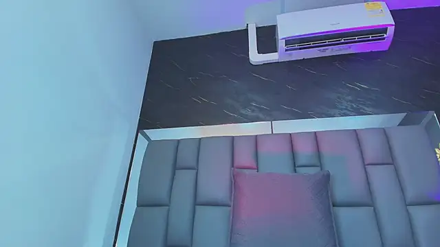 Snapshot of Roxana_gomez chatting on September 27, 2025, 3:11 am Roxana gomez online show from September 27, 2025, 3:11 am