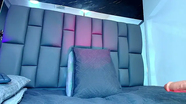 Snapshot of Roxana_gomez chatting on October 8, 2025, 3:15 am Roxana gomez online show from October 8, 2025, 3:15 am