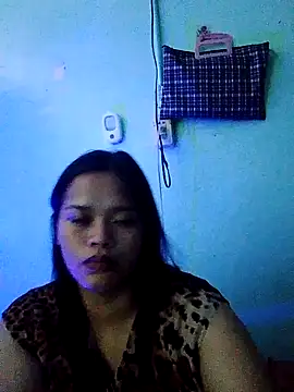 Snapshot of Yummymiciouse_26 chatting on October 26, 2025, 4:29 am Yummymiciouse 26 online show from October 26, 2025, 4:29 am